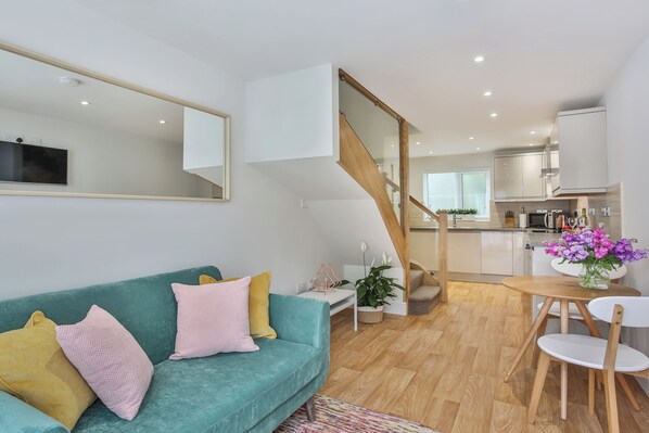 Apartment | Living area | 40-inch LED TV with satellite channels - 1BR Gem in Great Location (Sheffield)