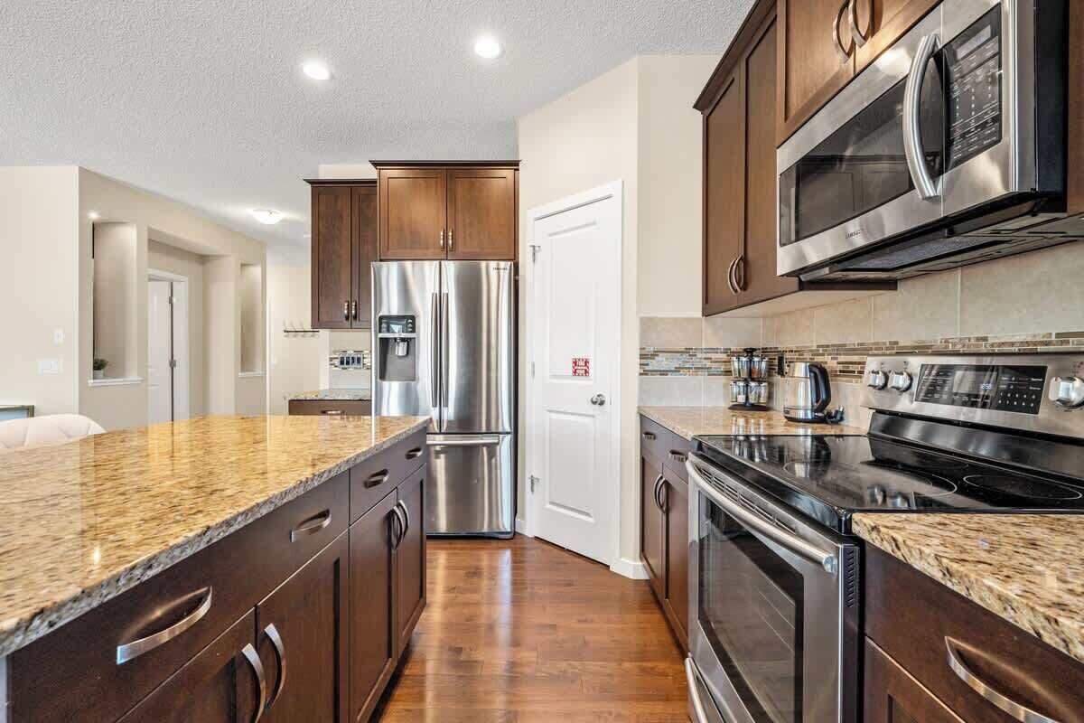 Frigorífic, microones, forn i placa de cuina 