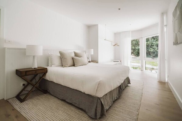 5 bedrooms, iron/ironing board, travel cot, WiFi