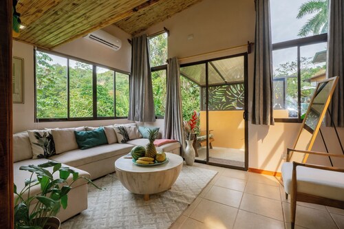 Cozy studio with WiFi and AC in nice Quepos