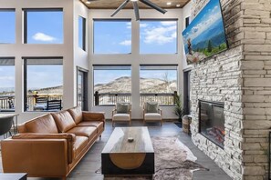 Télévision, cheminée, jeux vidéo