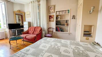 3 bedrooms, bed sheets