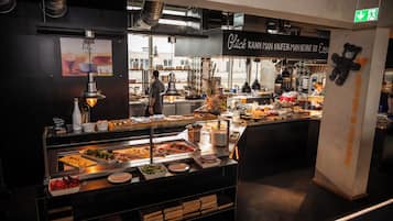 TĂ€gliches FrĂŒhstĂŒcksbuffet (19.50 EUR pro Person)