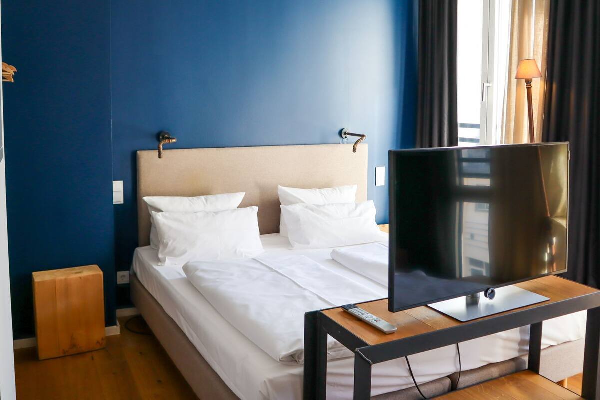 Hypo-allergenic bedding, in-room safe, laptop workspace, soundproofing