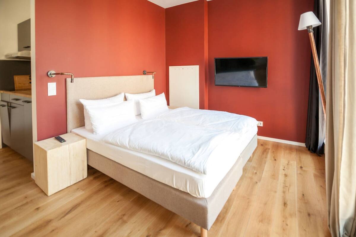 Hypo-allergenic bedding, in-room safe, laptop workspace, soundproofing