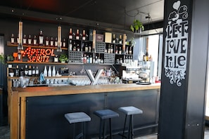 Bar (in der Unterkunft)
