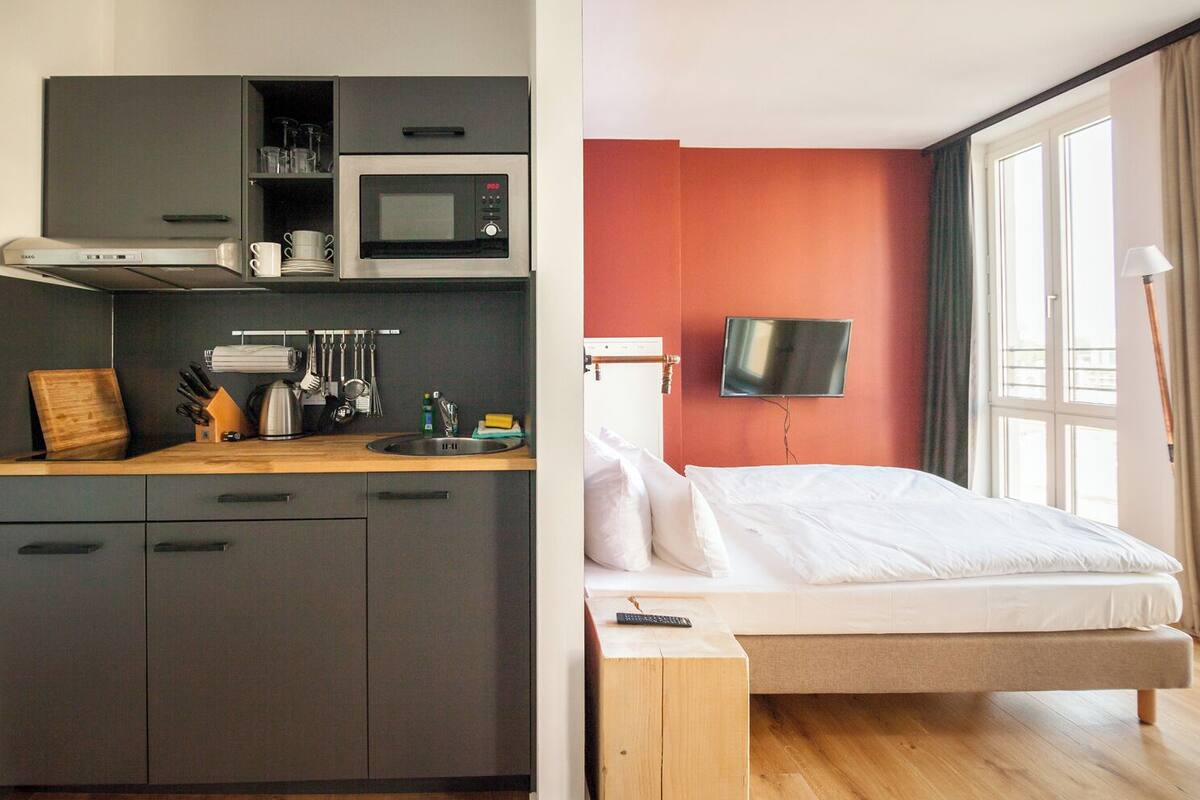 Studio | Private kitchenette | Espresso maker, coffee/tea maker, fridge, microwave