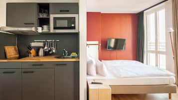 Studio | Private kitchenette | Fridge, microwave, stovetop, dishwasher