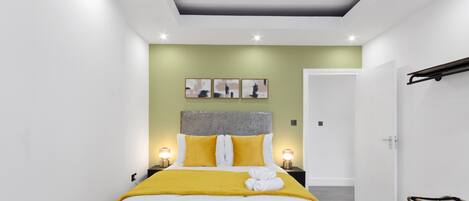 4 bedrooms, desk, iron/ironing board, travel cot