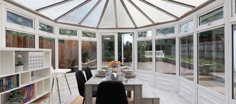 Comfy 4 Bedroom house, Ideal for Workers and Families, FREE Parking