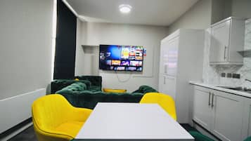 32-inch Smart TV with satellite channels, pay films