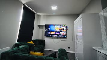 32-inch Smart TV with satellite channels, pay films