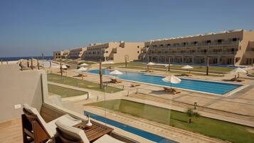 Suite, balcon, vue piscine | Rideaux occultants, Wi-Fi gratuit, draps fournis