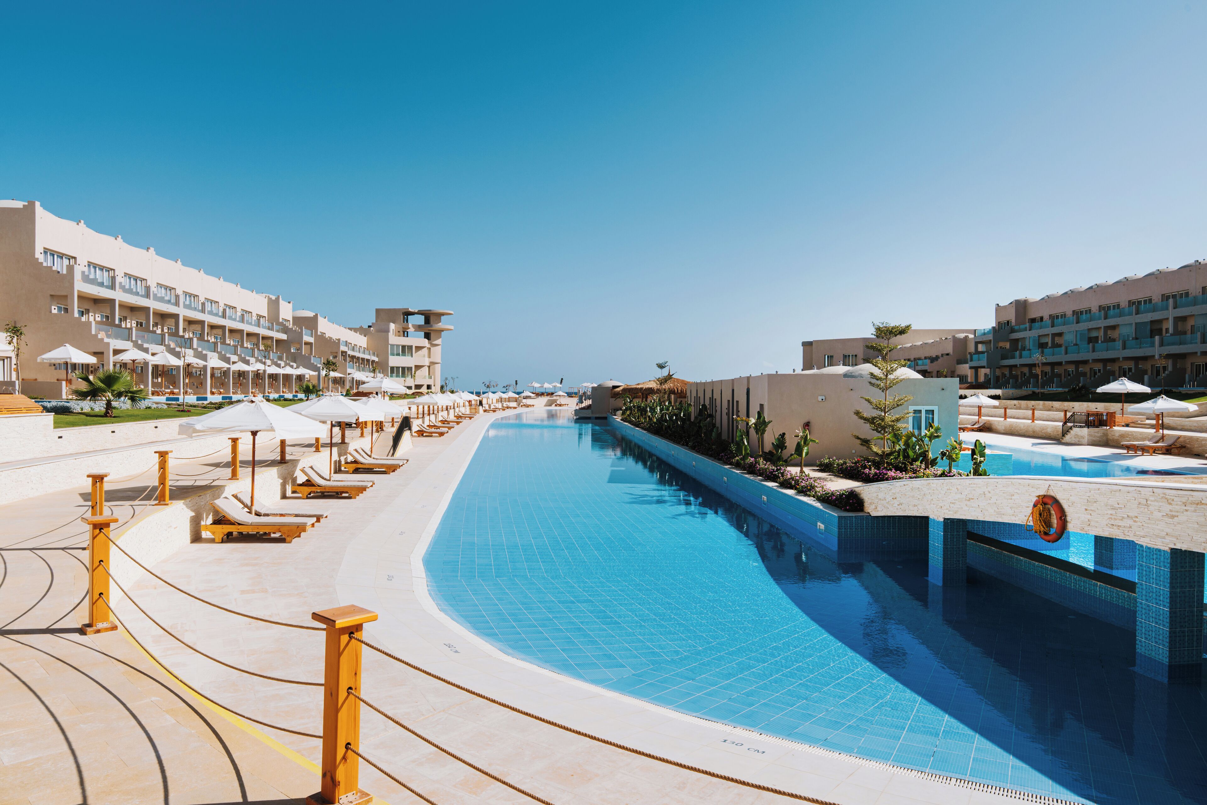 5 outdoor pools, pool umbrellas, sun loungers