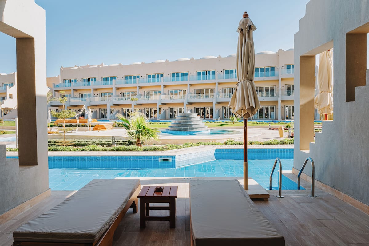 Blackout curtains, free WiFi, bed sheets