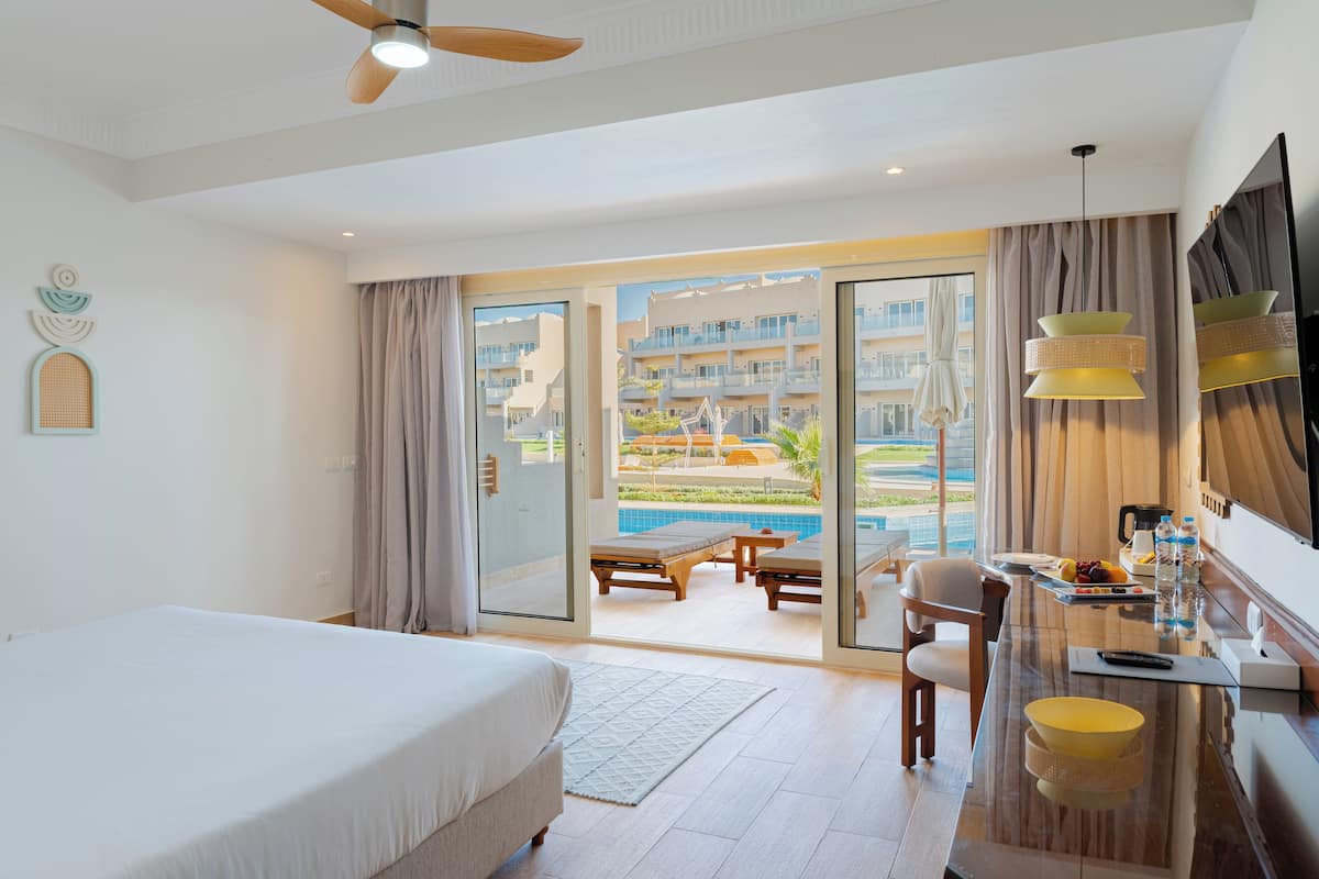 Blackout curtains, free WiFi, bed sheets