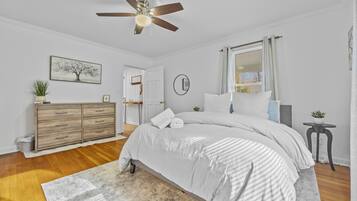 3 bedrooms, desk, iron/ironing board, free WiFi