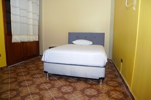 3 makuuhuonetta, silitysrauta/-lauta, Wi-Fi, vuodevaatteet