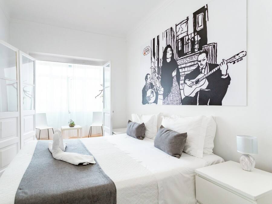 Deluxe-Doppelzimmer, Stadtblick | Allergikerbettwaren, laptopgeeigneter Arbeitsplatz, kostenloses WLAN