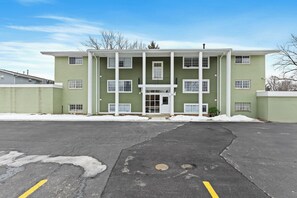 Exterior - Newly Remodeled 1BR/1BA Apt - Close To It All! (Indianapolis)