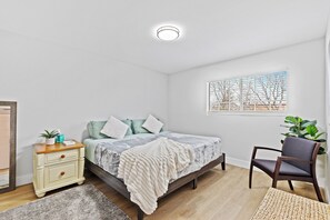 2 bedrooms, desk, iron/ironing board, free WiFi - Newly Remodeled 1BR/1BA Apt - Close To It All! (Indianapolis)