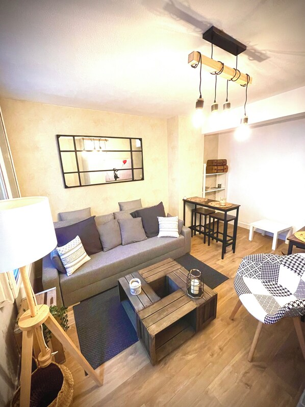 Deluxe-huoneisto | Oleskelualue | Televisio