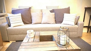 Deluxe Apartment | Ruang tamu | TV 