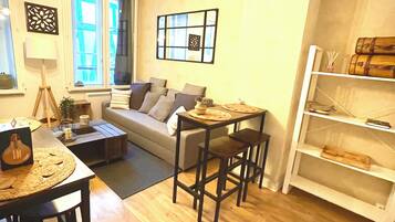 Deluxe Apartment | Living area