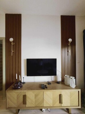 Apartment (1 Bedroom) | Interior - Stunning 1B With Balcony & City View - dubai (Dubai)