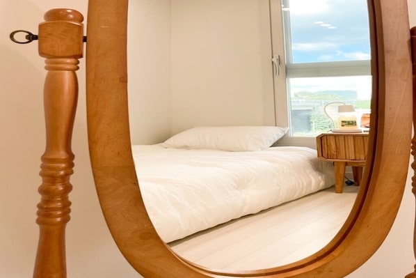 3 bedrooms, iron/ironing board, free WiFi