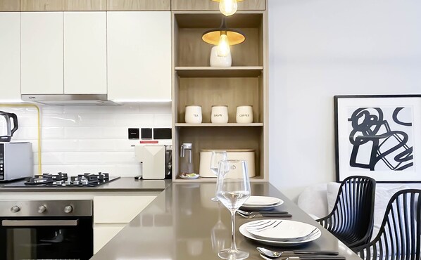 Apartment (0 Bedroom) | Interior - Rokane G25 Studio Modern Comfort With City Views (Dubai)