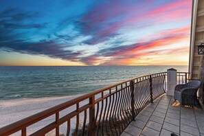 Property grounds - NEW Gulf Front with Heated Community Pool, Private Beach Access, Bikes and More (Inlet Beach)