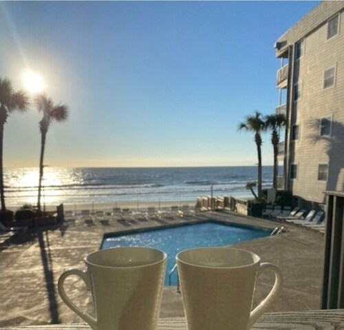 SeaMaster 110: Oceanfront 3 bed 3 bath condo