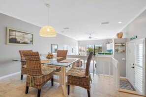 Dining - Beautiful Lake View Condo Near Siesta Beach! (Siesta Key)