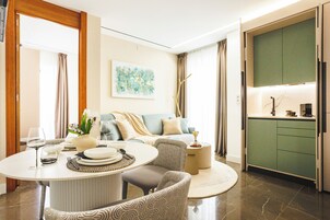 奢华公寓, 阳台, 城市景观 | 起居区 | 平板电视