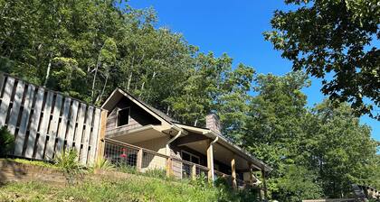 Vista views of the Smoky Mountains and close to Bryson City!