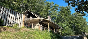 Vista views of the Smoky Mountains and close to Bryson City!
