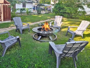Property grounds - 6BR Home | Sleeps 12+ | Fenced Yard + Pets Welcome (Evansville)