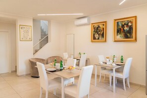 朝食 (郷土料理)、毎日提供 (無料)