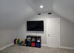 4 bedrooms, iron/ironing board, WiFi, bed sheets - Beautiful lake home in heart of Rayburn Country! (Brookeland)