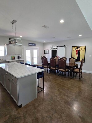 Dining - Beautiful lake home in heart of Rayburn Country! (Brookeland)