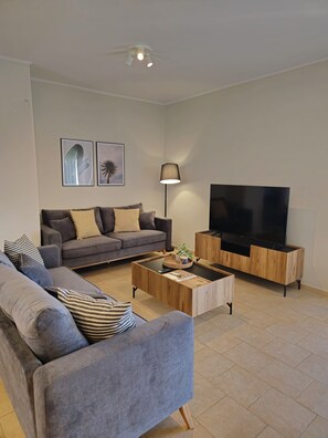 Living area - Tranquil 2BR Penthouse Petralona (Athina)