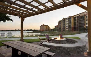 Outdoor dining - Westgate Lakes Resort & Spa Universal Studios Area in fabulous Orlando (ORLANDO)