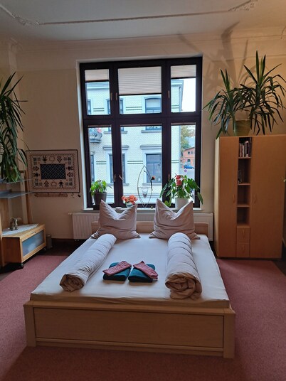 XXL vacation room with bathroom in an Art Nouveau villa for 1-4 people in the city center