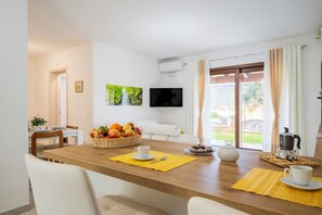 Dining - LAURA HOLIDAY HOME - Via Alghero, 9, Bari Sardo (Bari Sardo)