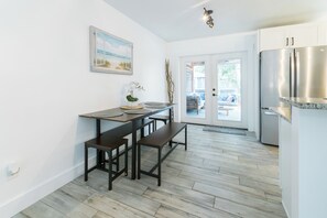Dining - Charming 3-bedroom house in amazing St. Augustine;  quiet, clean and comfortable (St. Augustine)