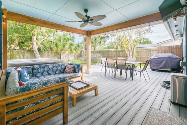 Outdoor dining