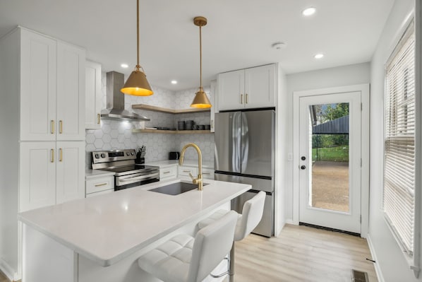 Fridge, microwave, oven, stovetop - Modern Close to Downtown North 30+Day (Nashville)