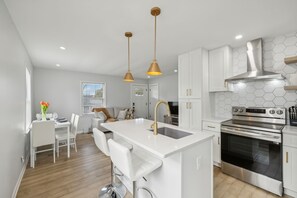 Fridge, microwave, oven, stovetop - Modern Close to Downtown North 30+Day (Nashville)