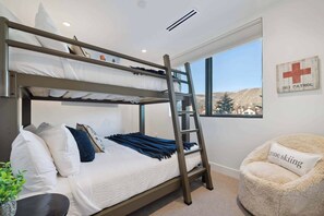 3 bedrooms, iron/ironing board, travel crib, WiFi